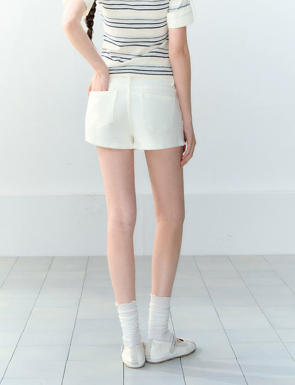 Soote Season Korean-style white denim shorts, loose fit, versatile, stretchy, two buttons, high waistband for women