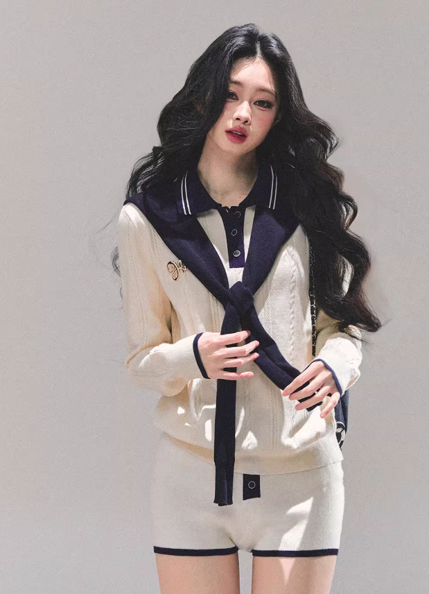 SHAOYEYAN AOMALM's "Morning Mist Monologue" knitted set for women is light and delicate, suitable for Autumn/Winter, and includes two pieces (top and shorts).