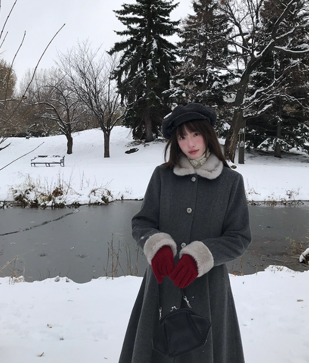 CANSTORE 'Moscow Haze' Grey woolen coat with rose buttons and a tight waist