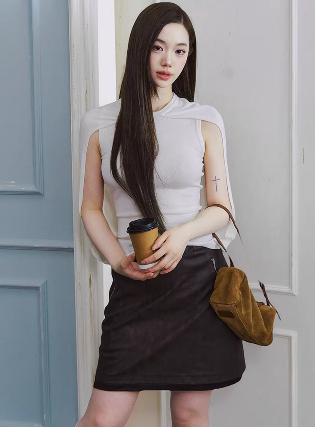 LaluneDuCiel Knitted sleeveless jacket with minimalist design, flexible artistic patterns from Lyocell material