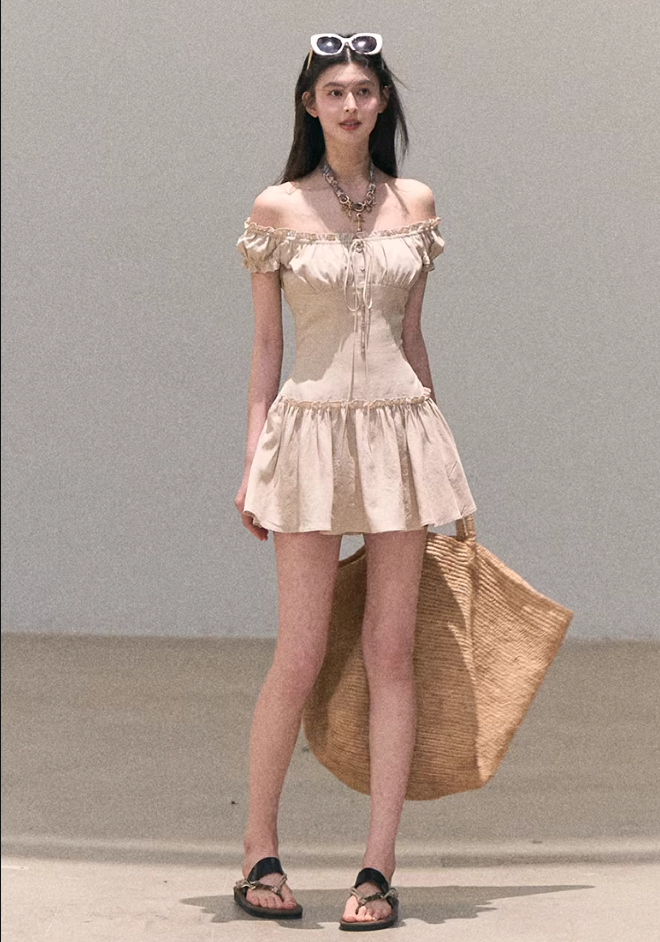 OAKMOO Bodycon off-the-shoulder mini dress made of lyocell linen fabric.