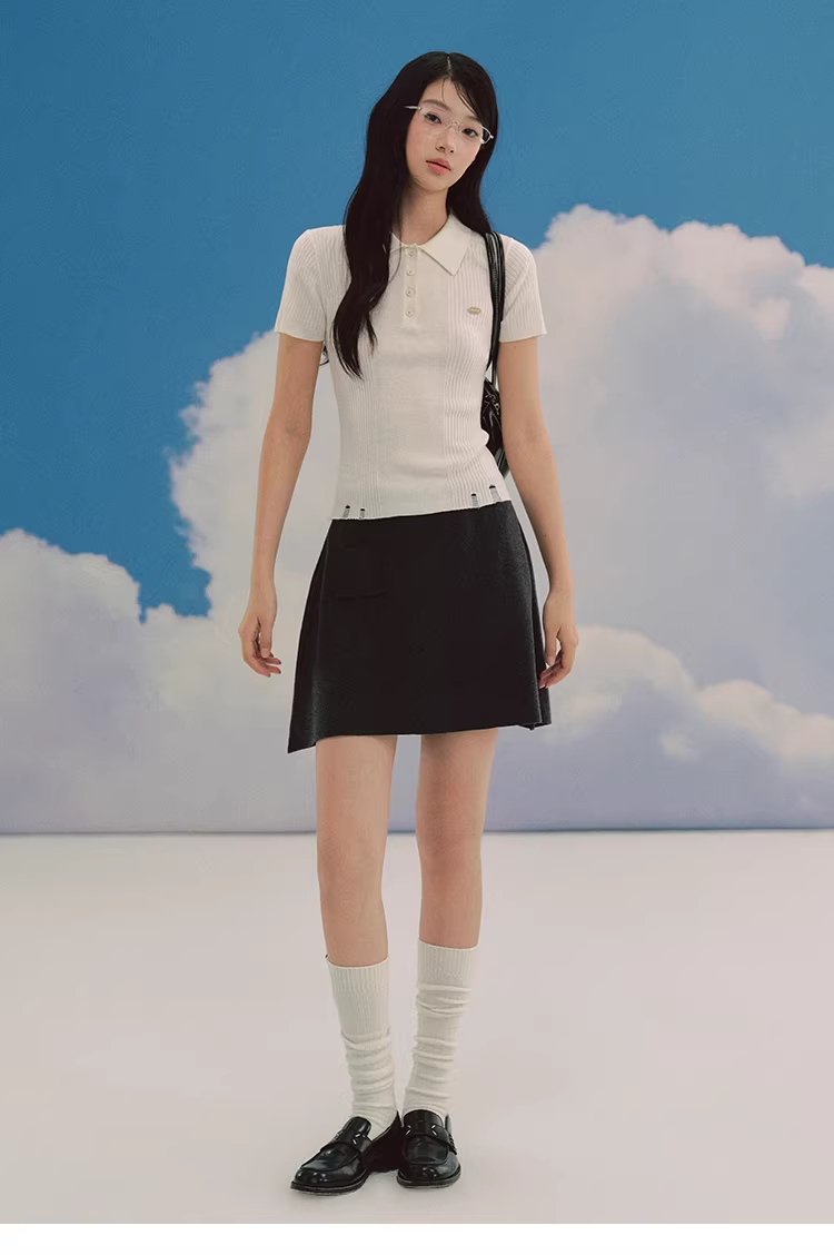 LaluneDuCiel Feminine, long-lasting, light and gentle polo neck short-sleeve sweater.