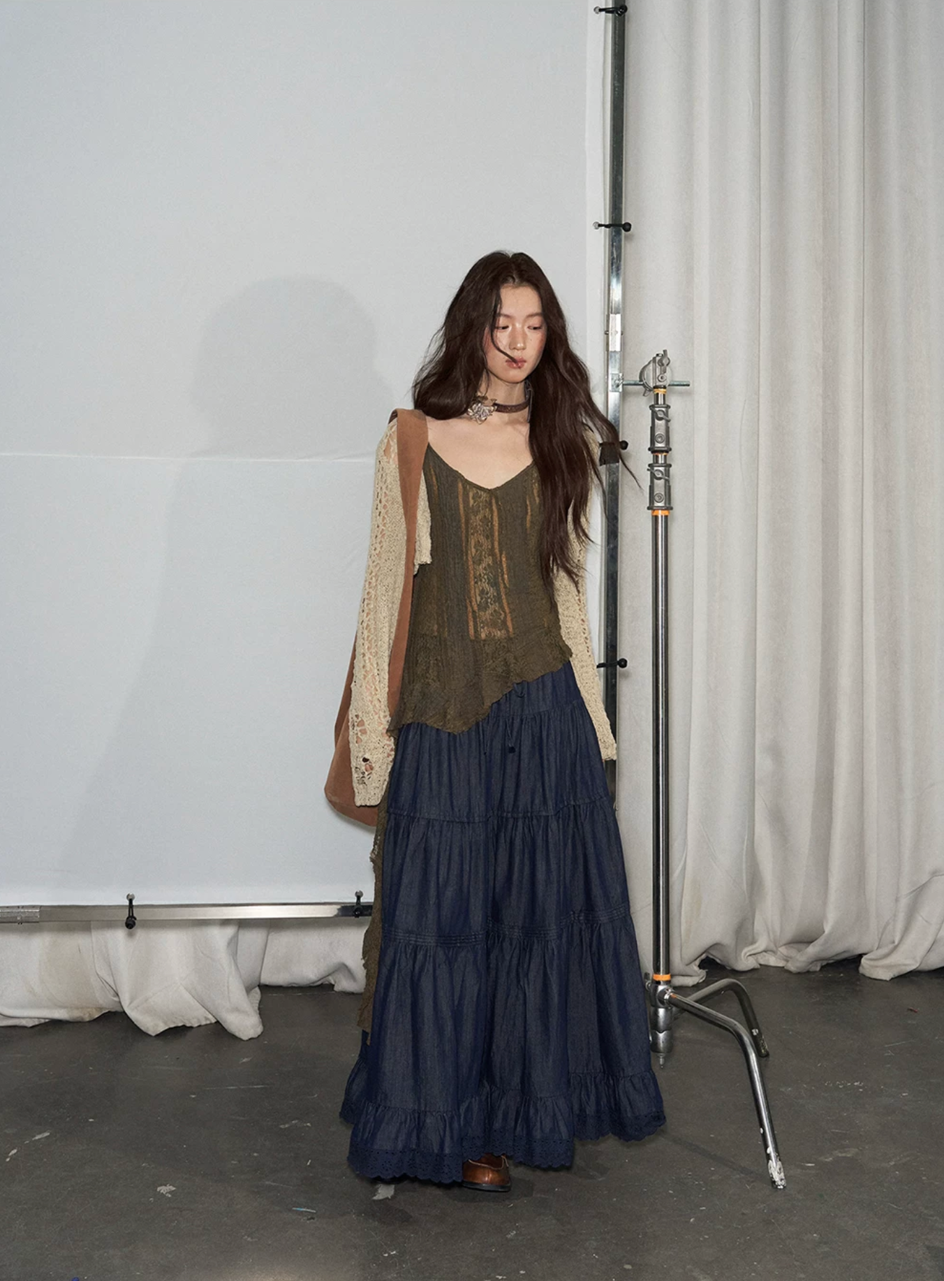SOOLROK Lace tank top with V-neck, uneven hem, pure and charming, literary style