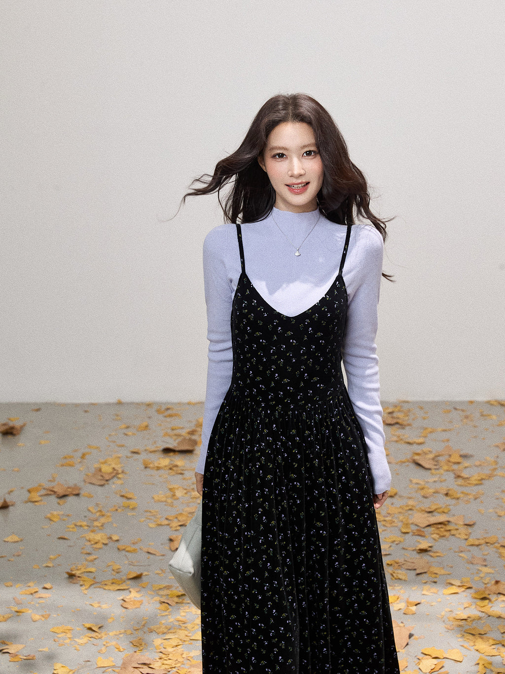 THEROUS Skin-colored knitted sweater, high neck, slim fit, a simple winter lining in Korean style.