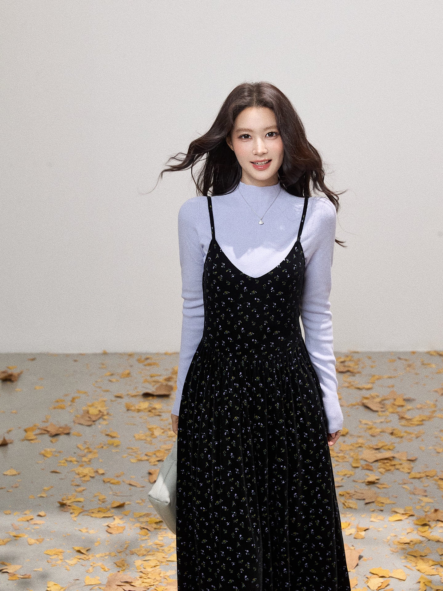 THEROUS Skin-colored knitted sweater, high neck, slim fit, a simple winter lining in Korean style.