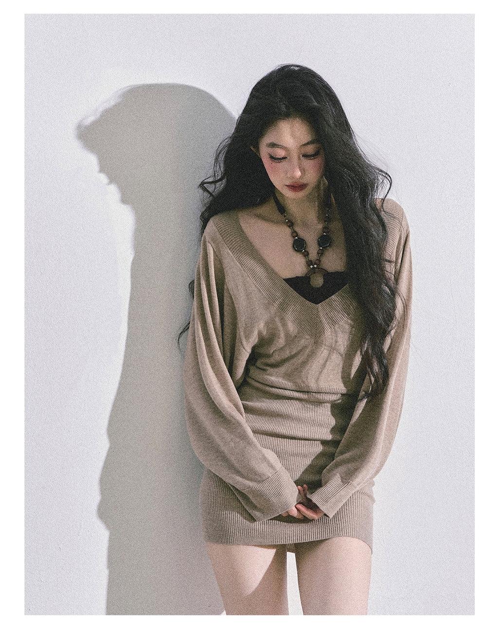 SHAOYEYAN Women's "Jin Zhi Tian Ni" French style long-sleeved knit dress, autumn tight-fitting wool dress, short skirt.