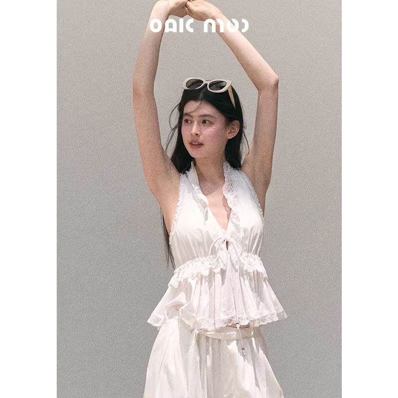 OAKMOO Turtleneck tank top in thick lace lyocell linen.