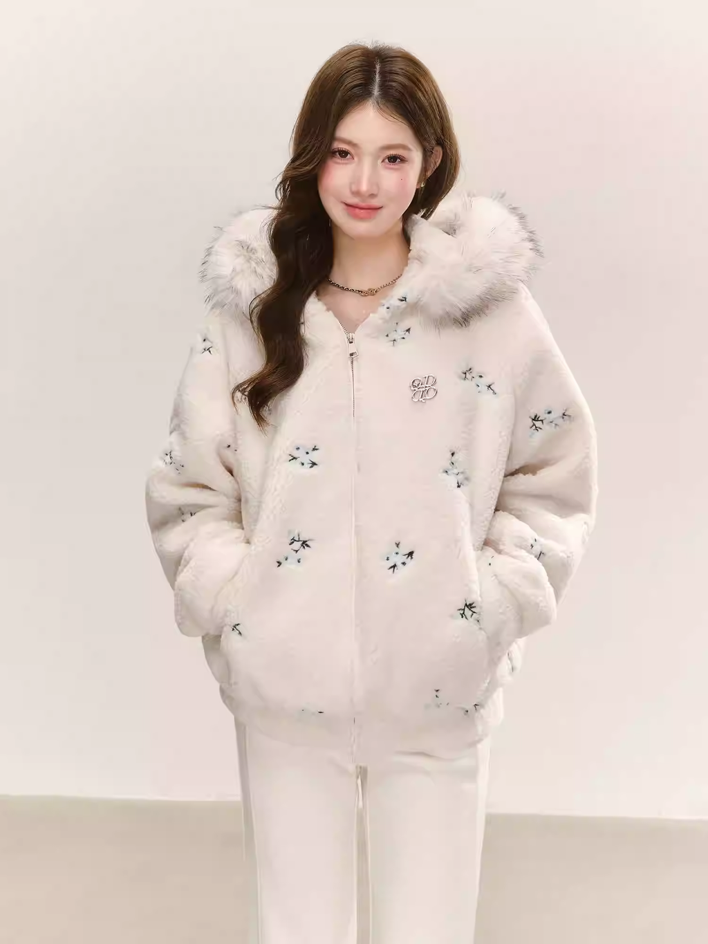 QDQD Cute and warm embroidered velvet jacket with fur collar, hood, thick cotton lining and good warmth.
