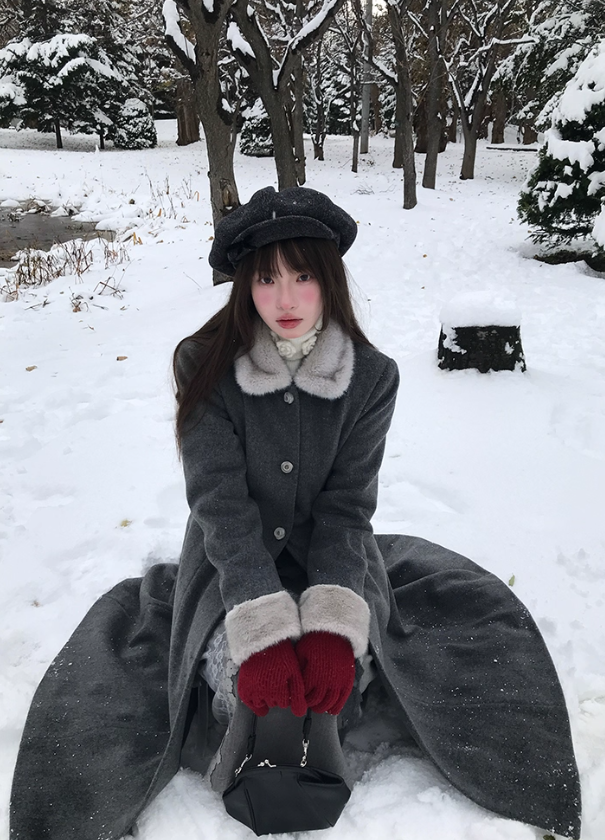 CANSTORE 'Moscow Haze' Grey woolen coat with rose buttons and a tight waist