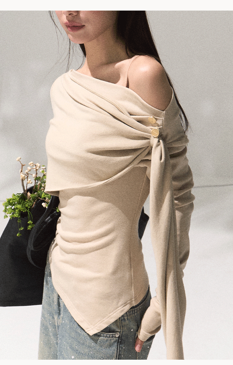 OAKMOO Women's "Ancient Shrine" patterned round neck long sleeve knit sweater with inside waist button closure