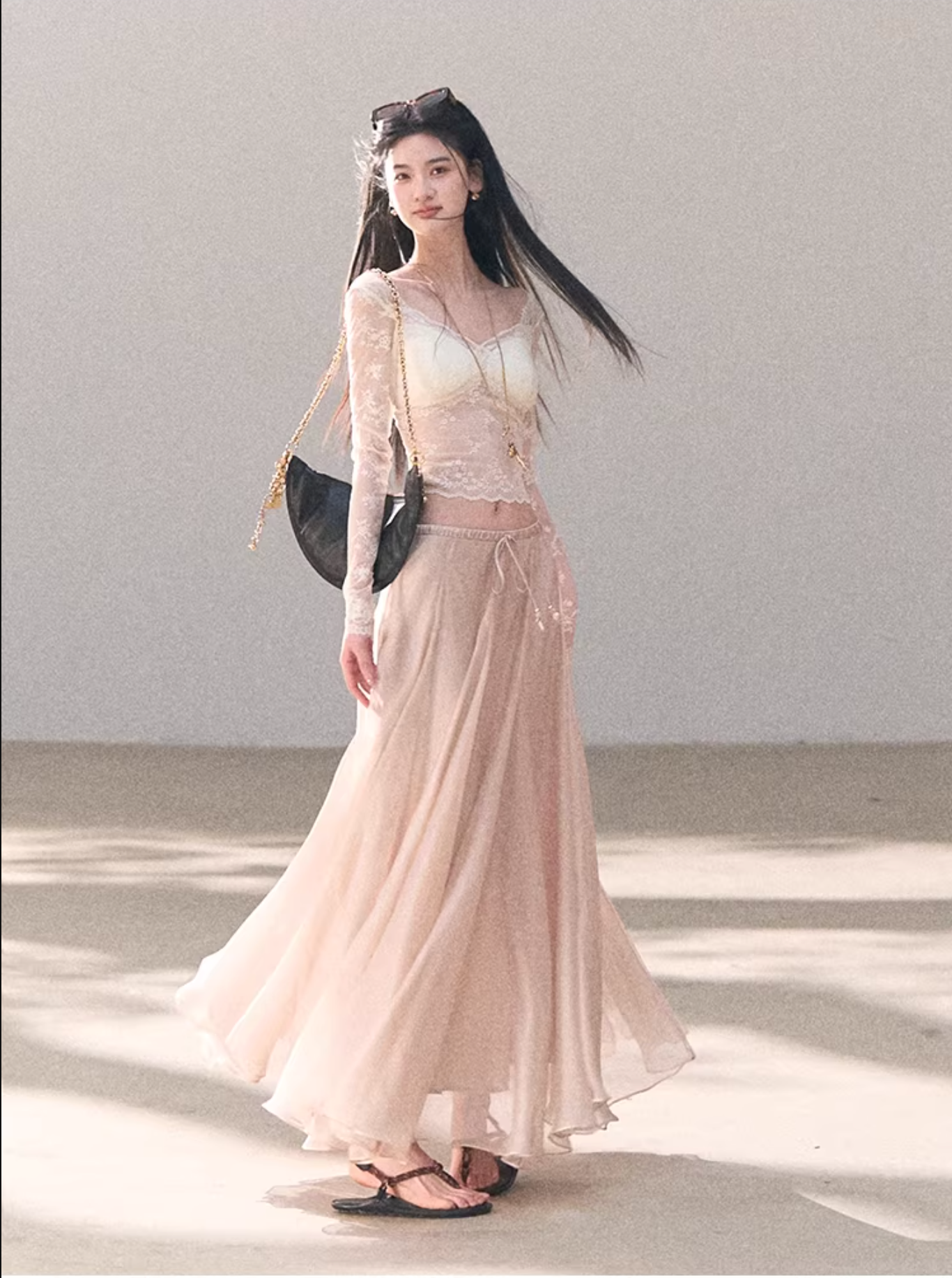 OAKMOO A-line skirt made of organza fabric with a soft drape, pure and charming look.