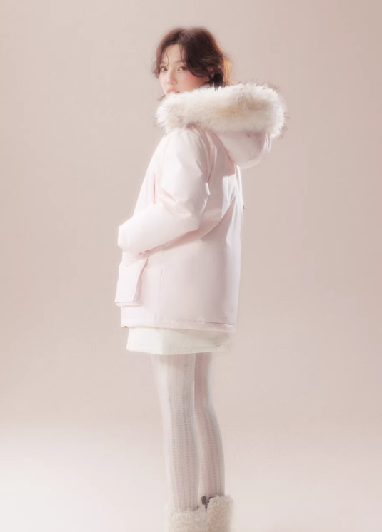 AOORAA [Extremely cold collection] 90% white goose down jacket with three-layer waterproof DuPont fur collar "Warm winter in the land of white snow"