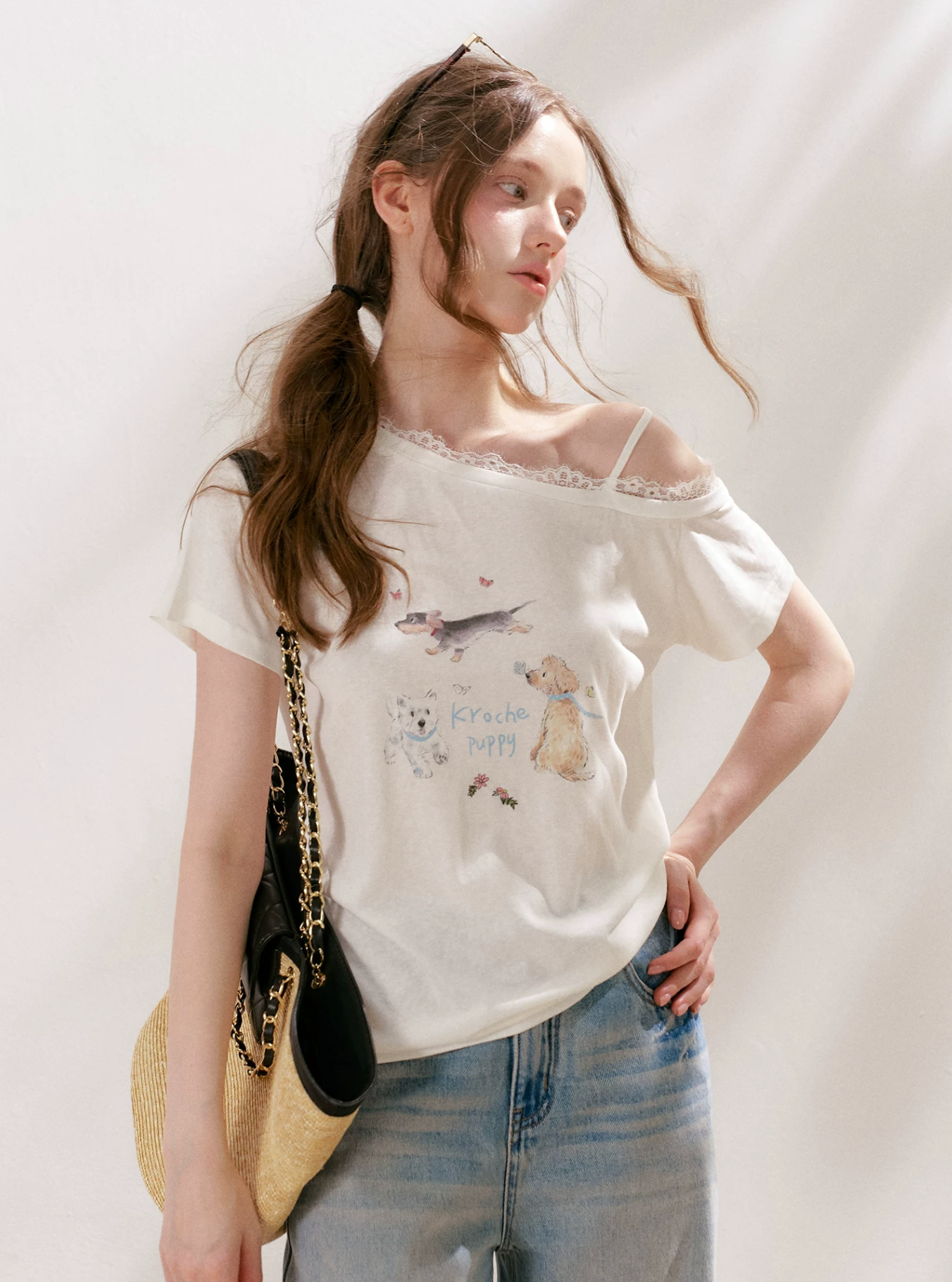KROCHE Loose, off-the-shoulder short-sleeved T-shirt, puppy print, Lyocell material, French lace trim.