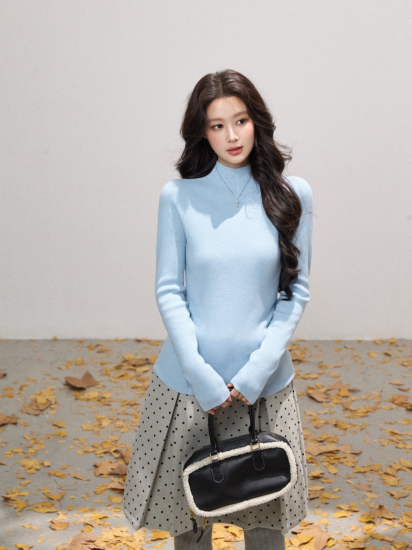 THEROUS Skin-colored knitted sweater, high neck, slim fit, a simple winter lining in Korean style.