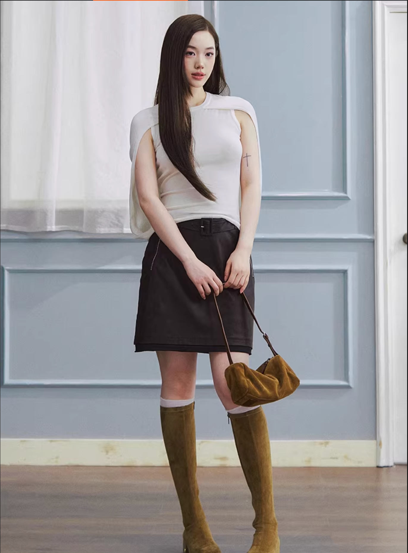 LaluneDuCiel Knitted sleeveless jacket with minimalist design, flexible artistic patterns from Lyocell material