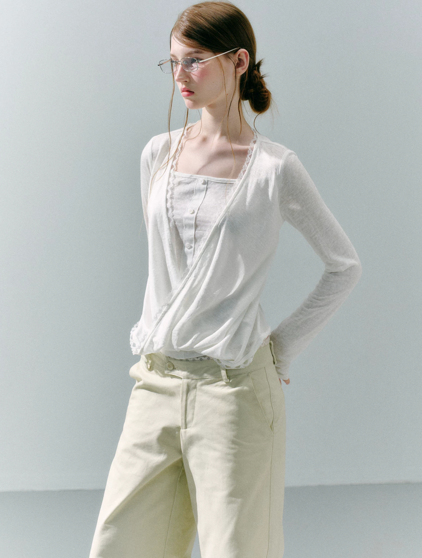 LOSTFOREST Sexy t-shirt with 70% Lyocell material, pleated lace collar, light and breathable, suitable for spring/hours