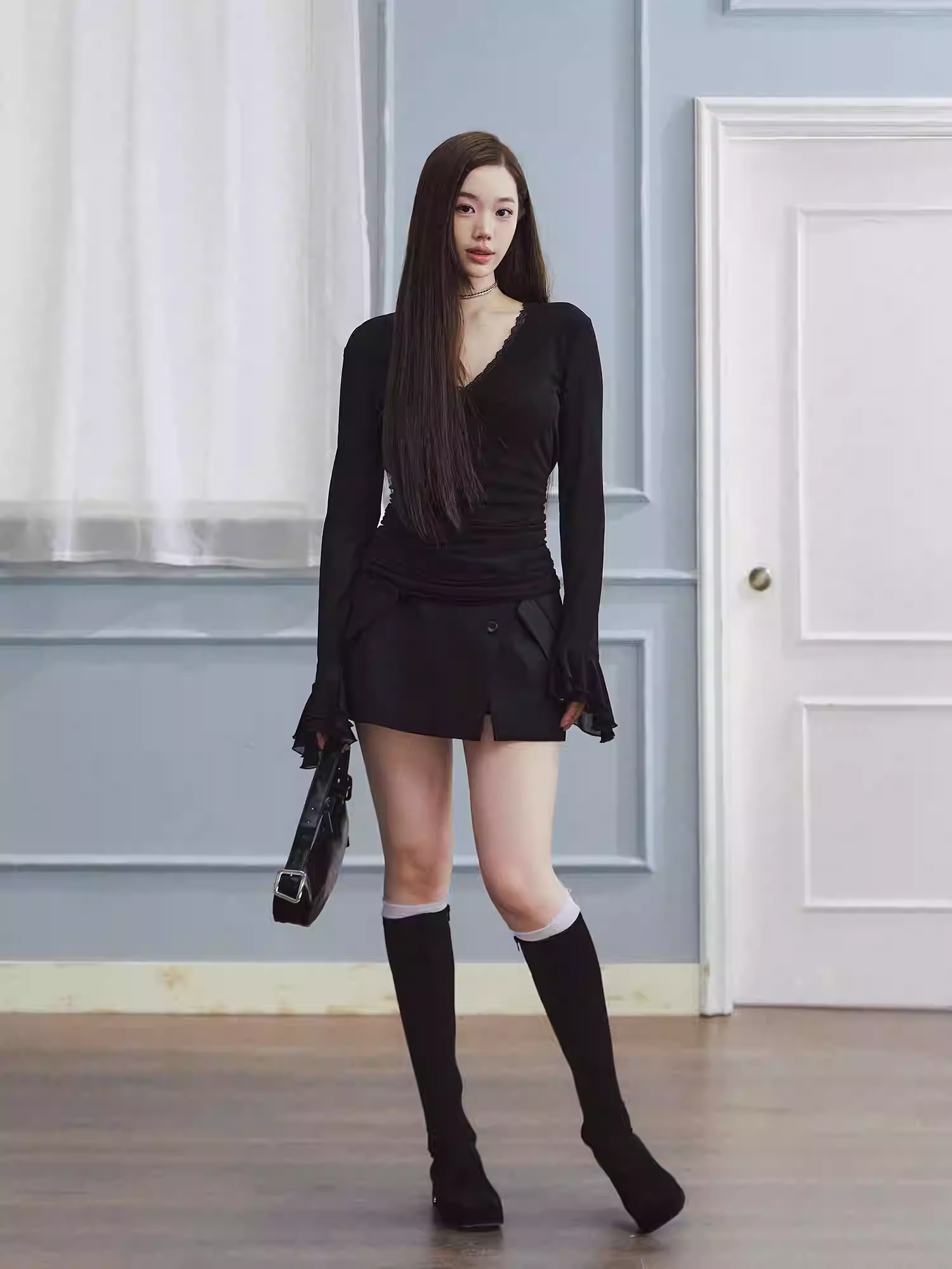 LaluneDuCiel Light, soft, flared long-sleeved T-shirt, V-neck, light chiffon material, for women, perfect for spring.