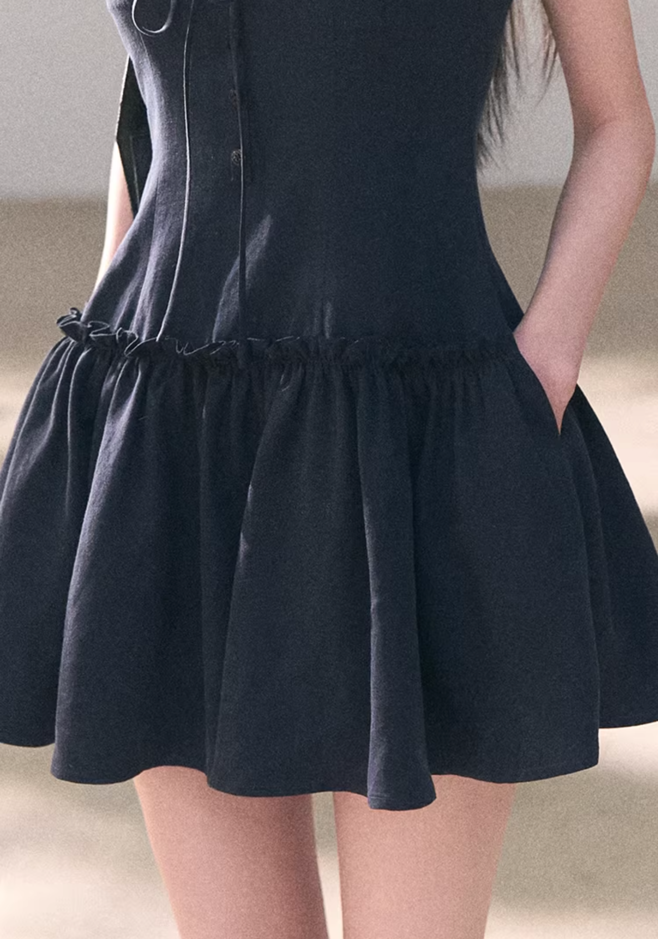 OAKMOO Bodycon off-the-shoulder mini dress made of lyocell linen fabric.