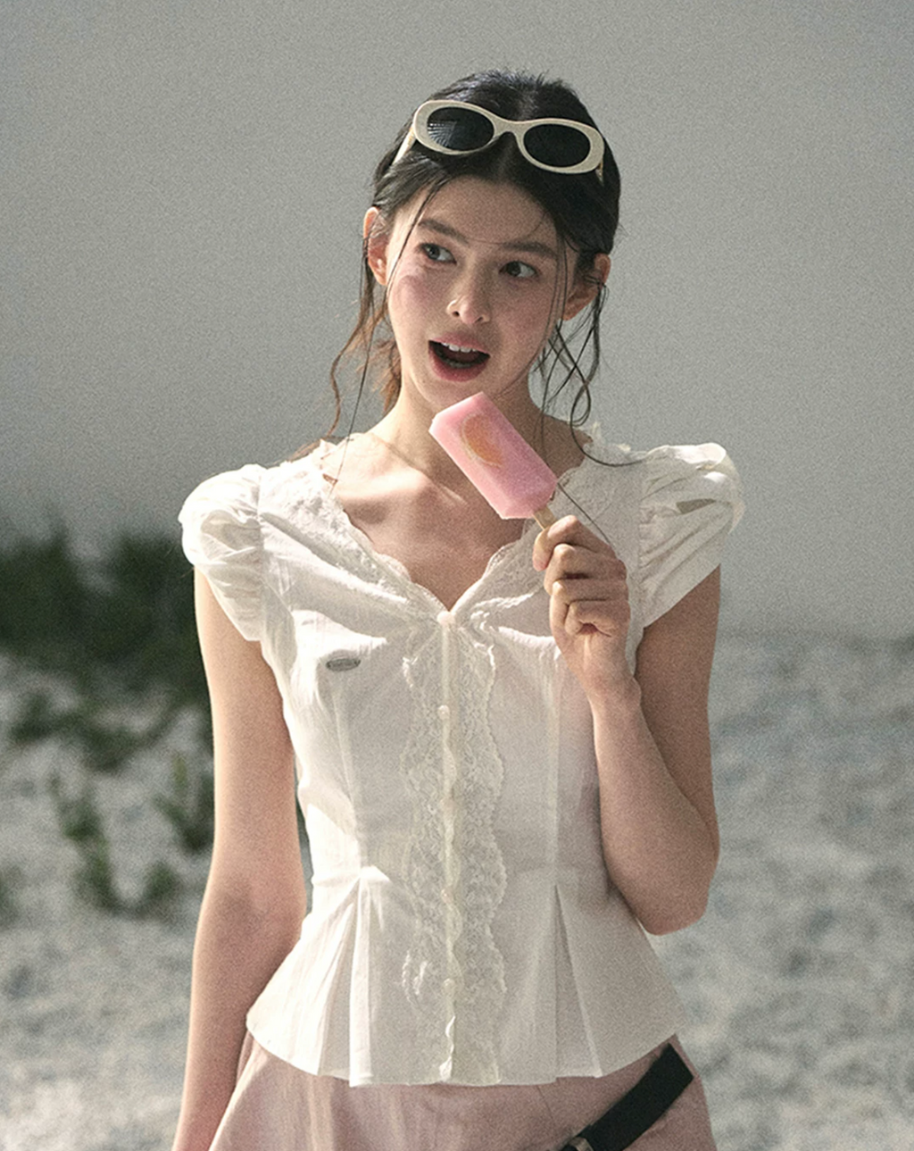 AOMALM "Untouchable White" French lace V-neck white shirt for women, short puff sleeves, suitable for summer