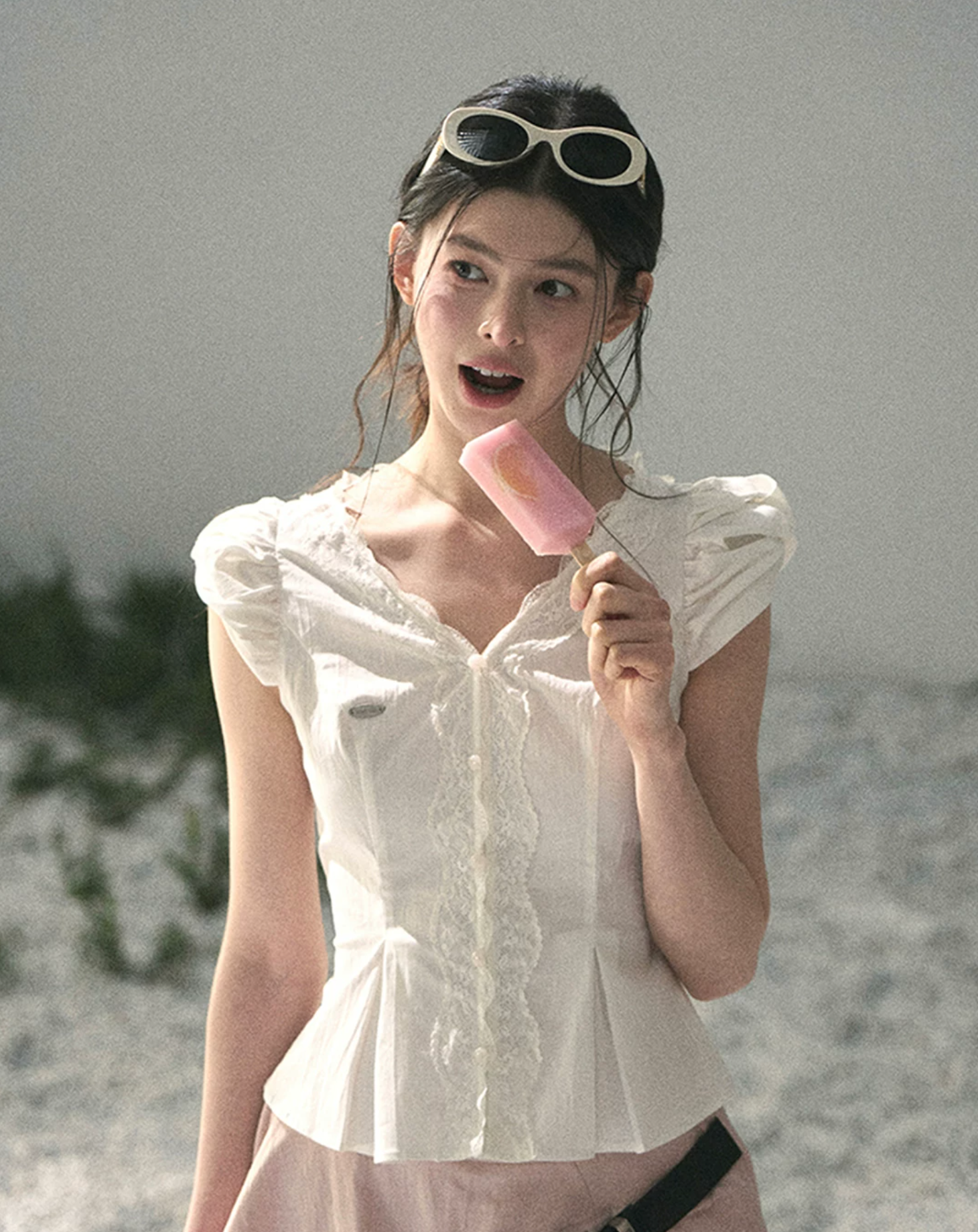 AOMALM "Untouchable White" French lace V-neck white shirt for women, short puff sleeves, suitable for summer