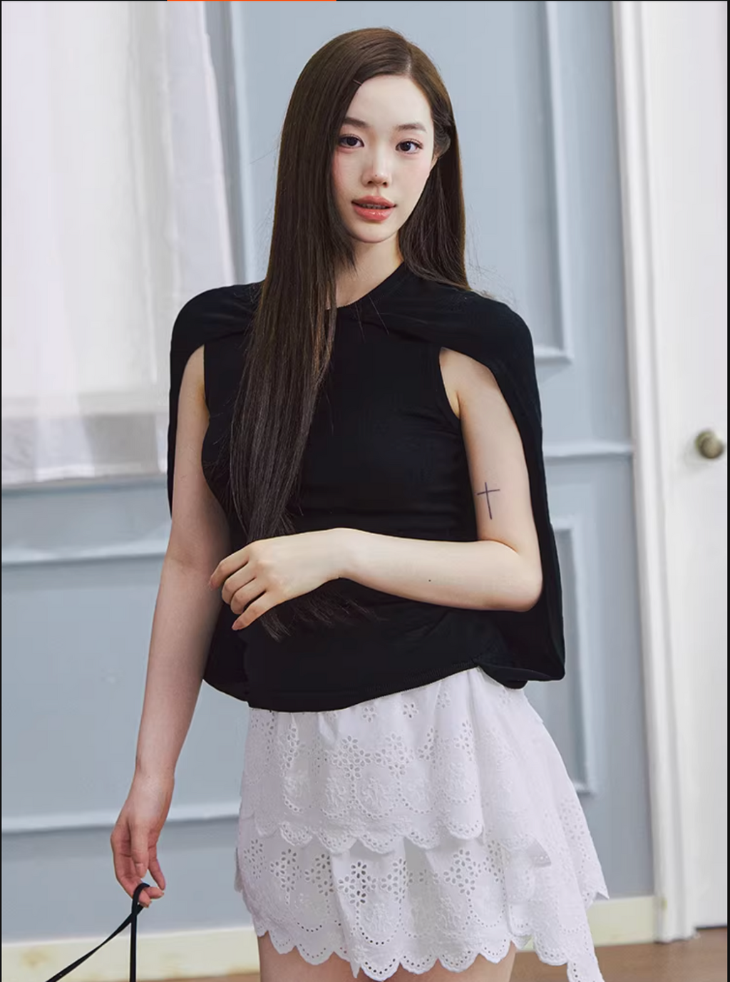 LaluneDuCiel Knitted sleeveless jacket with minimalist design, flexible artistic patterns from Lyocell material