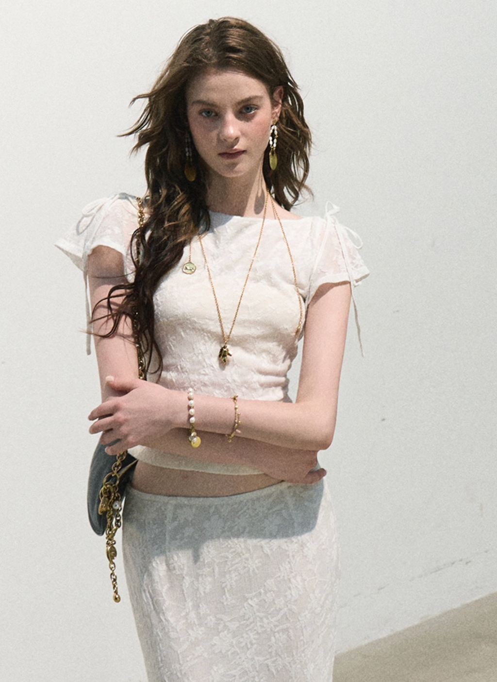 OAKMOO "Spring Breeze" two-piece suit includes short-sleeved T-shirt and skirt, woven jacquard material, tight fit.