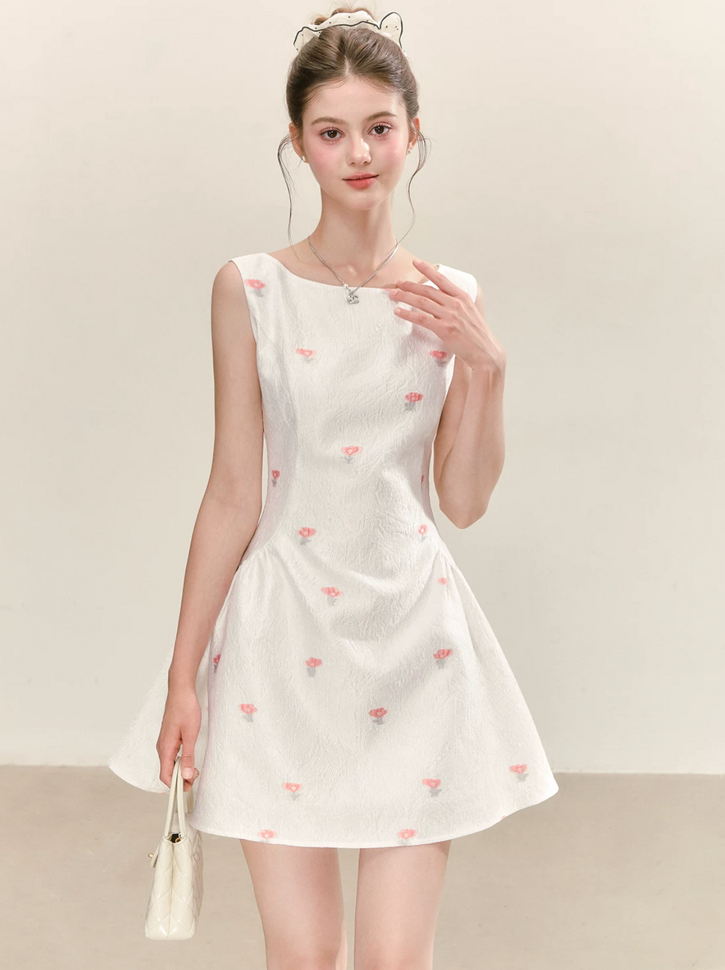 QDQD Sweet and cute floral print vest dress, new summer style, elegant sleeveless white dress shows the waist