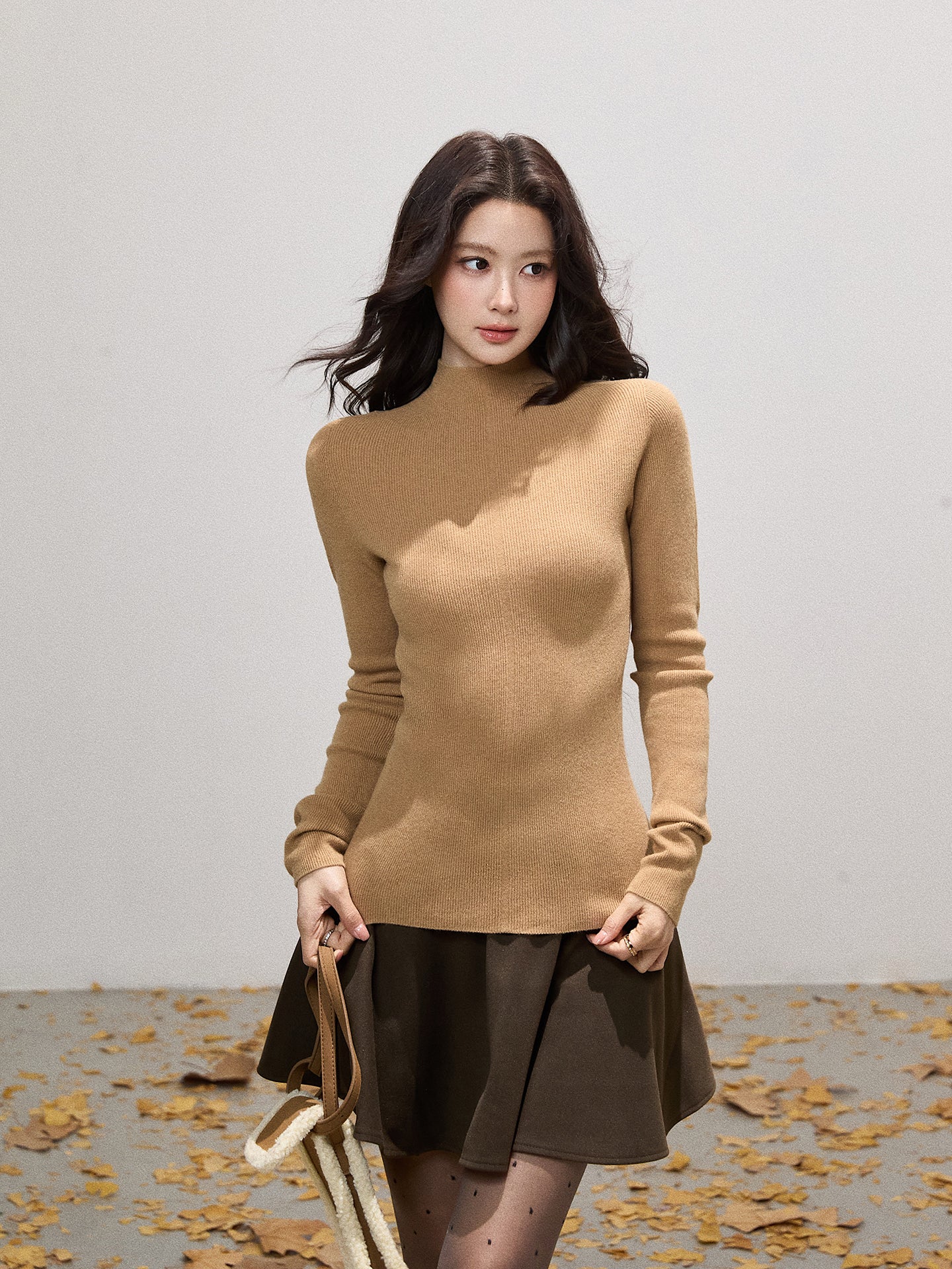 THEROUS Skin-colored knitted sweater, high neck, slim fit, a simple winter lining in Korean style.