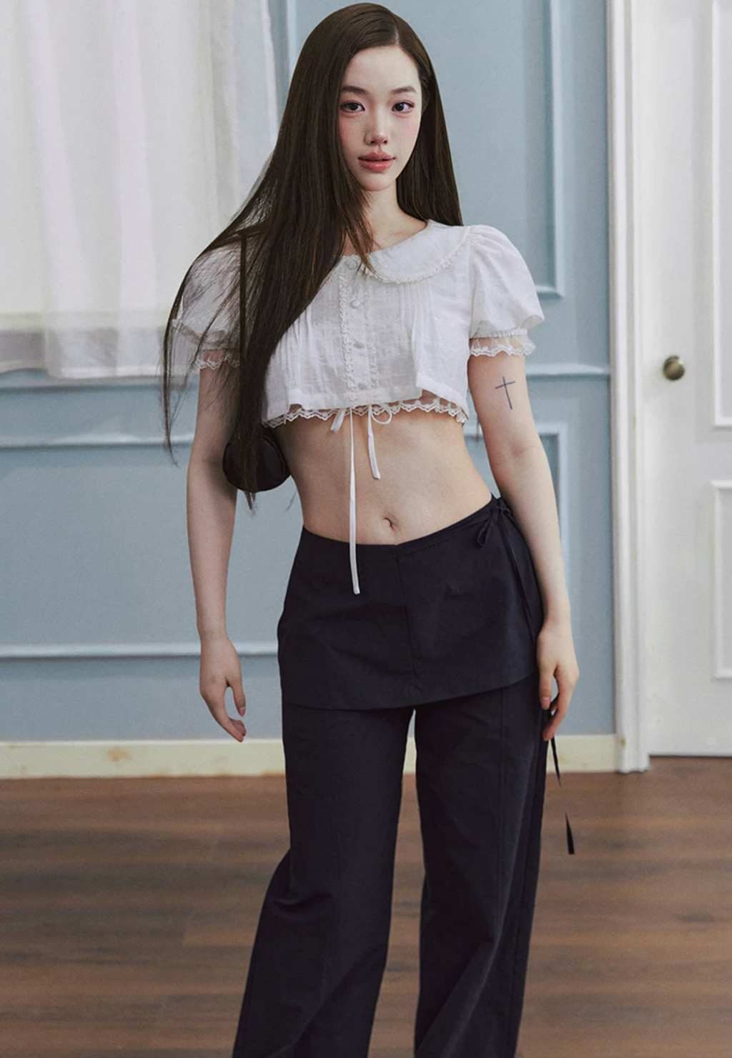 LaluneDuCiel Dynamic and stylish Peter Pan collar lace-up short/shirt for women