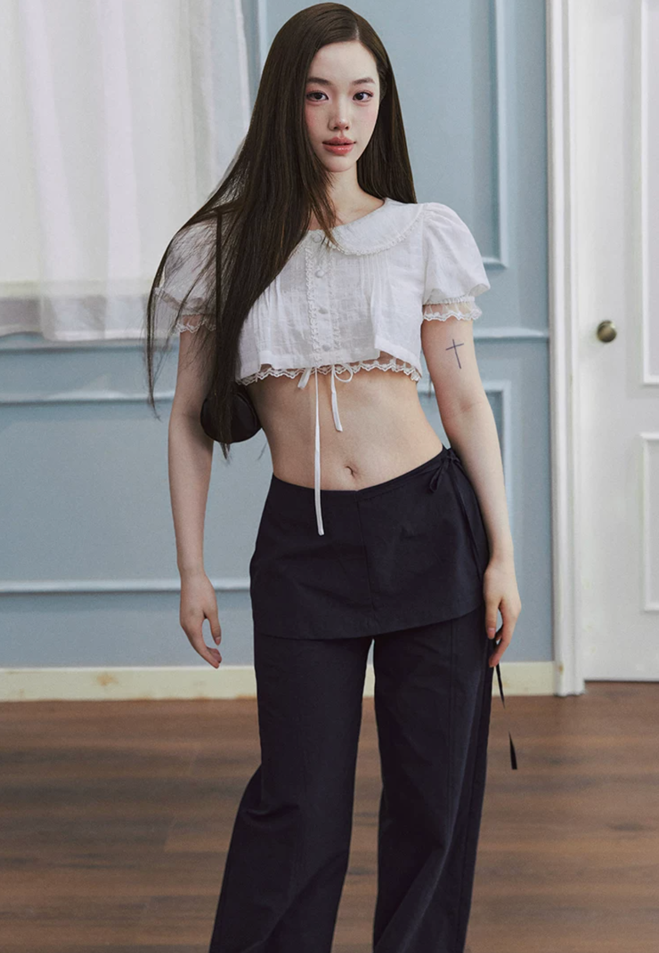 LaluneDuCiel Dynamic and stylish Peter Pan collar lace-up short/shirt for women