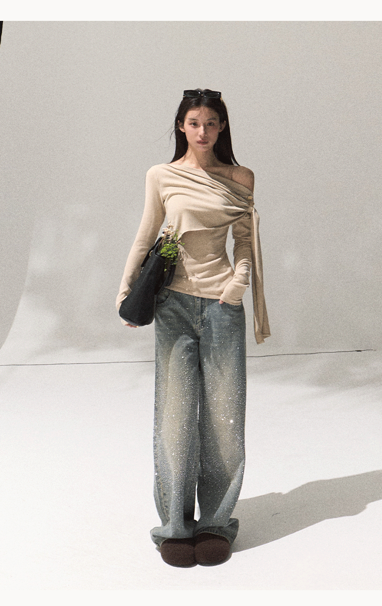 OAKMOO Women's "Ancient Shrine" patterned round neck long sleeve knit sweater with inside waist button closure