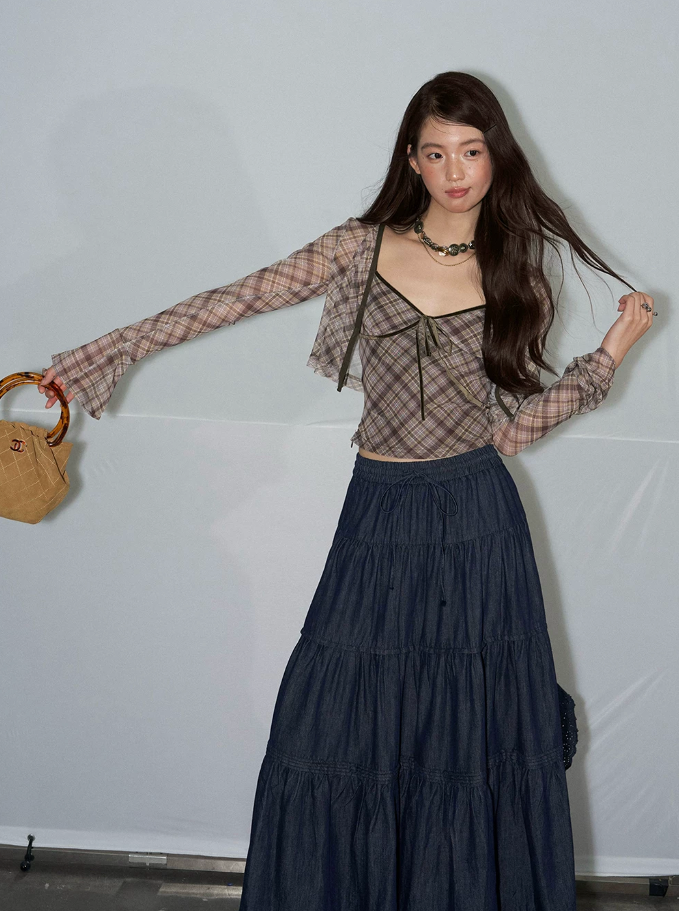 Soolrok Fashion set includes two-tone flared short-sleeved cardigan and waist camisole