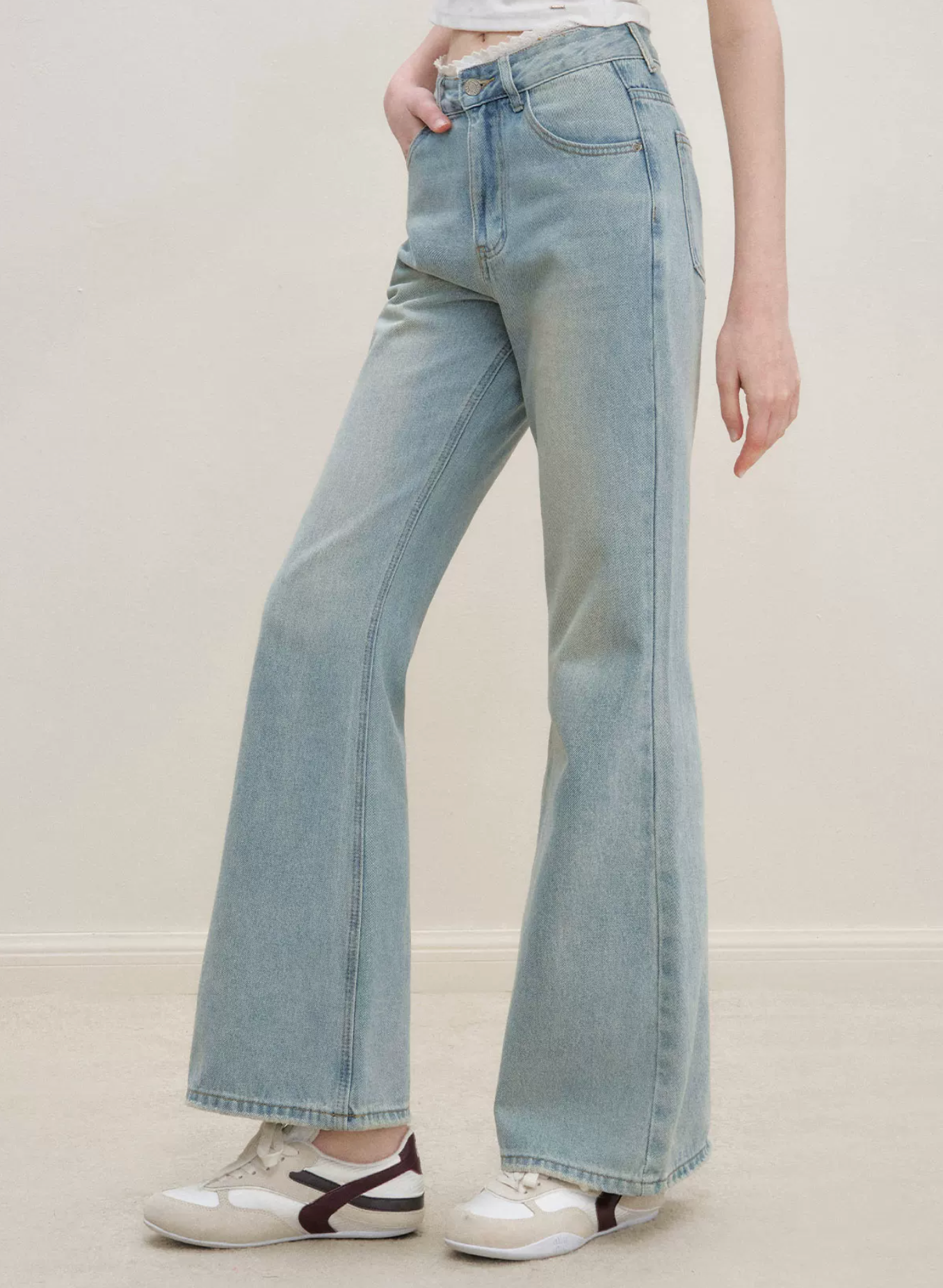 KROCHE Romantic French Lace Trim high-waisted flared jeans, worn by Ke Ying.