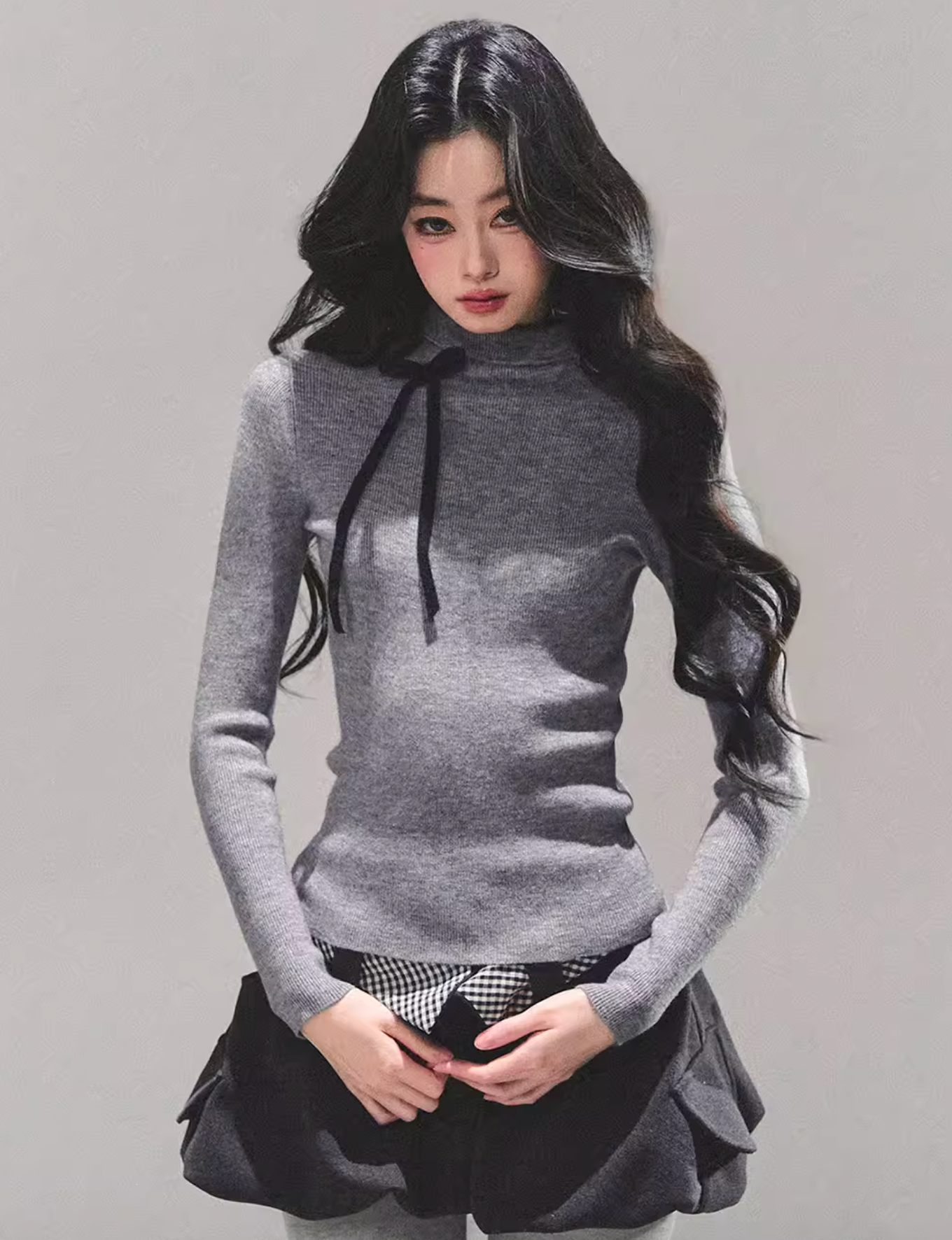 SHAOYEYAN AOMALM's "velvet-soft" long-sleeved, mid-neck knitted undershirt for women is perfect for winter and creates a glamorous look.