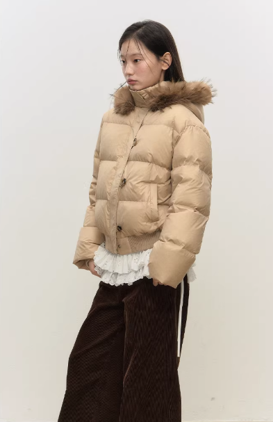 AFFFREEDOM Short down jacket with fur collar with three-color hood AFFFREEDOM, 90% white duck down, soft, warm, suitable for autumn and winter.