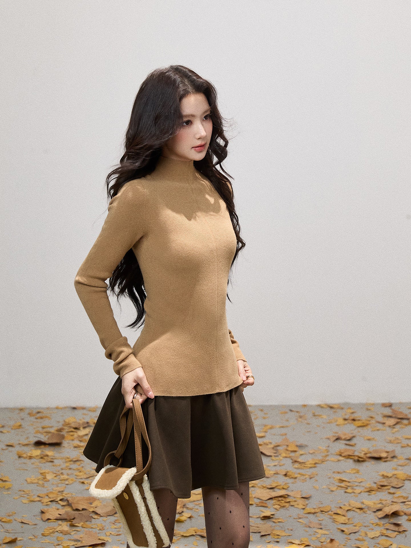 THEROUS Skin-colored knitted sweater, high neck, slim fit, a simple winter lining in Korean style.