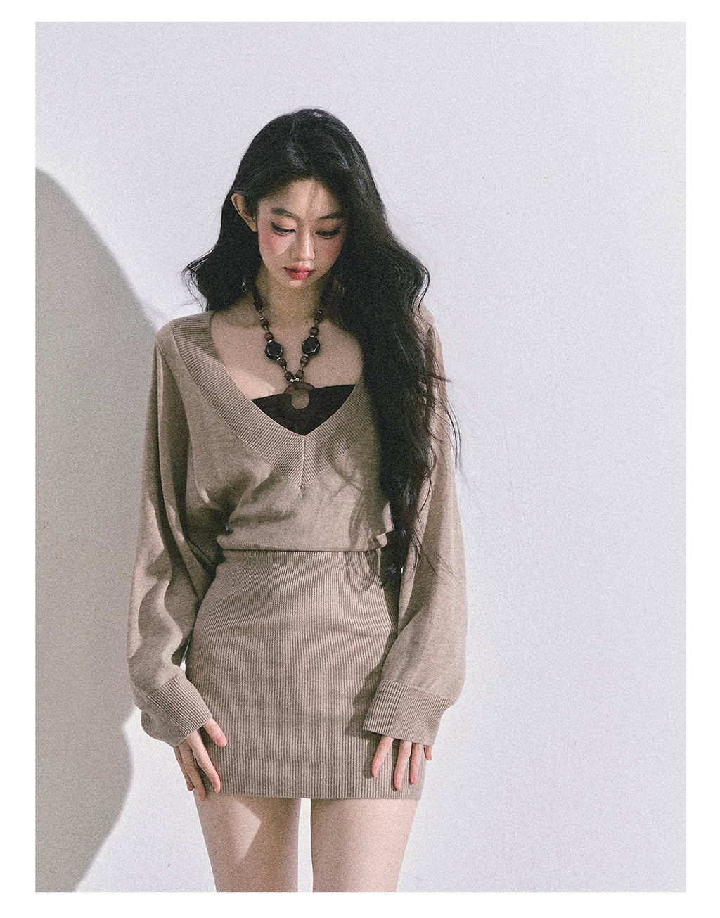 SHAOYEYAN Women's "Jin Zhi Tian Ni" French style long-sleeved knit dress, autumn tight-fitting wool dress, short skirt.