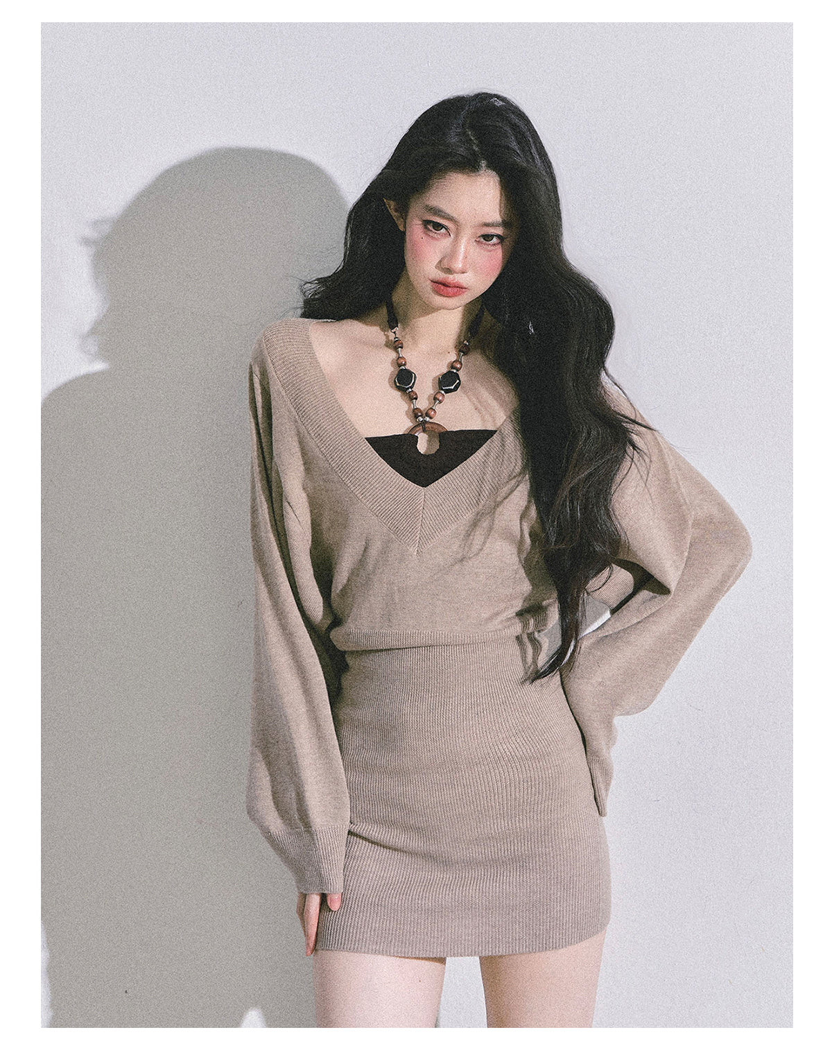 SHAOYEYAN Women's "Jin Zhi Tian Ni" French style long-sleeved knit dress, autumn tight-fitting wool dress, short skirt.