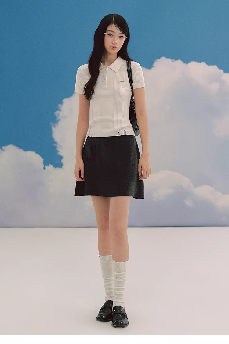 LaluneDuCiel Feminine, long-lasting, light and gentle polo neck short-sleeve sweater.