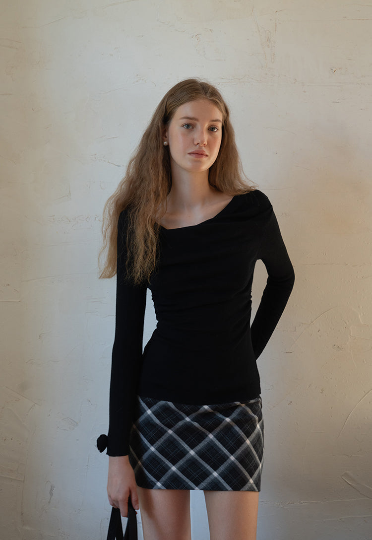 EGGKA Women's Pink French Style Off-the-Shoulder Long Sleeve Sweater, perfect for fall, makes you slim and elegant.