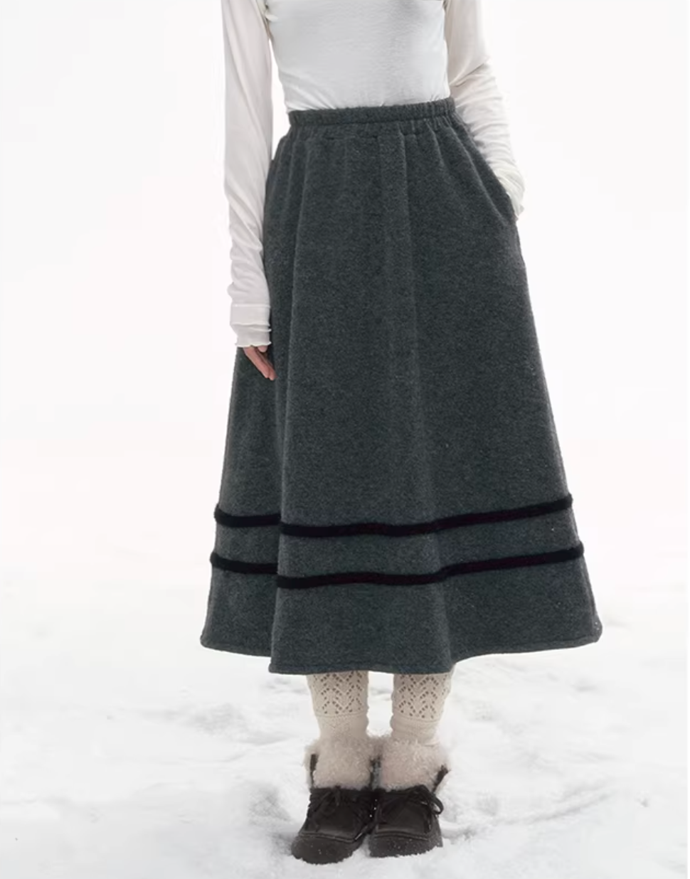 CANSTOREGIRLS preppy-style wool skirt in winter color combinations with a fur collar.