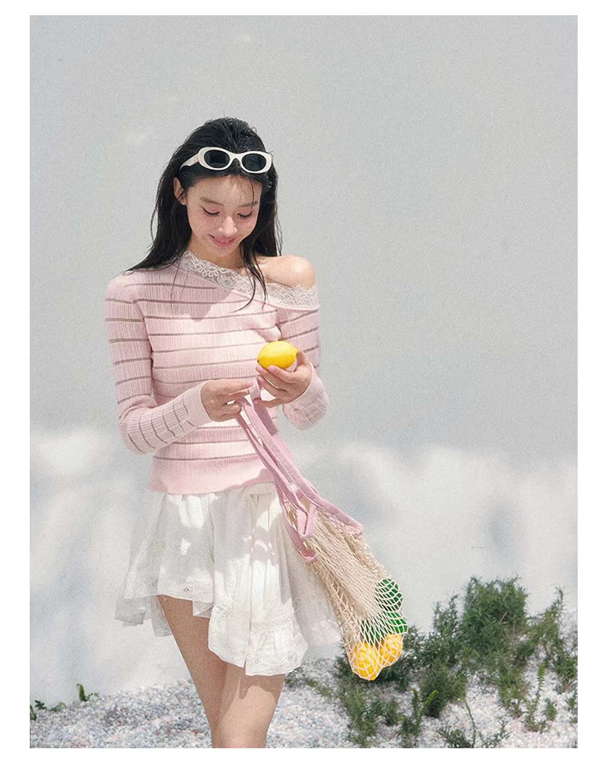 SHAOYEYAN Women's long-sleeved, off-the-shoulder knitted lace top with "Gentle Gaze" pattern, a pure and charming spring top.