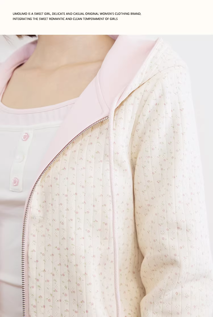 UMOUMO a versatile and double-sided hooded jacket/sweatshirt, beaded with a sweet floral pattern, is a light and easy-to-wear silhouette.