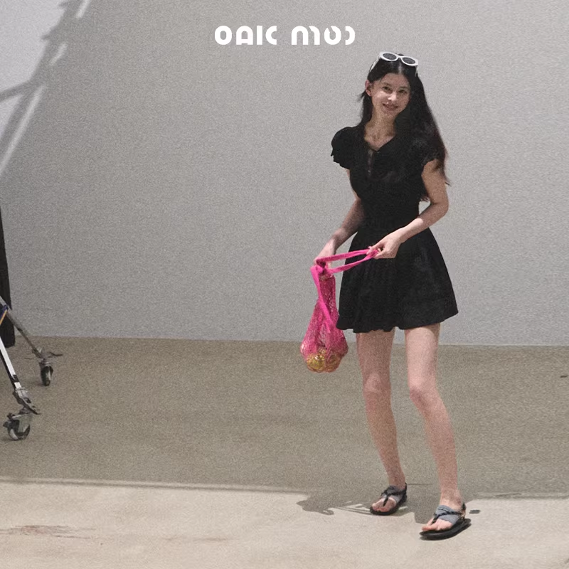 OAKMOO / "When You Love" 100% cotton French-style dress, fitted waist, embroidered pattern.