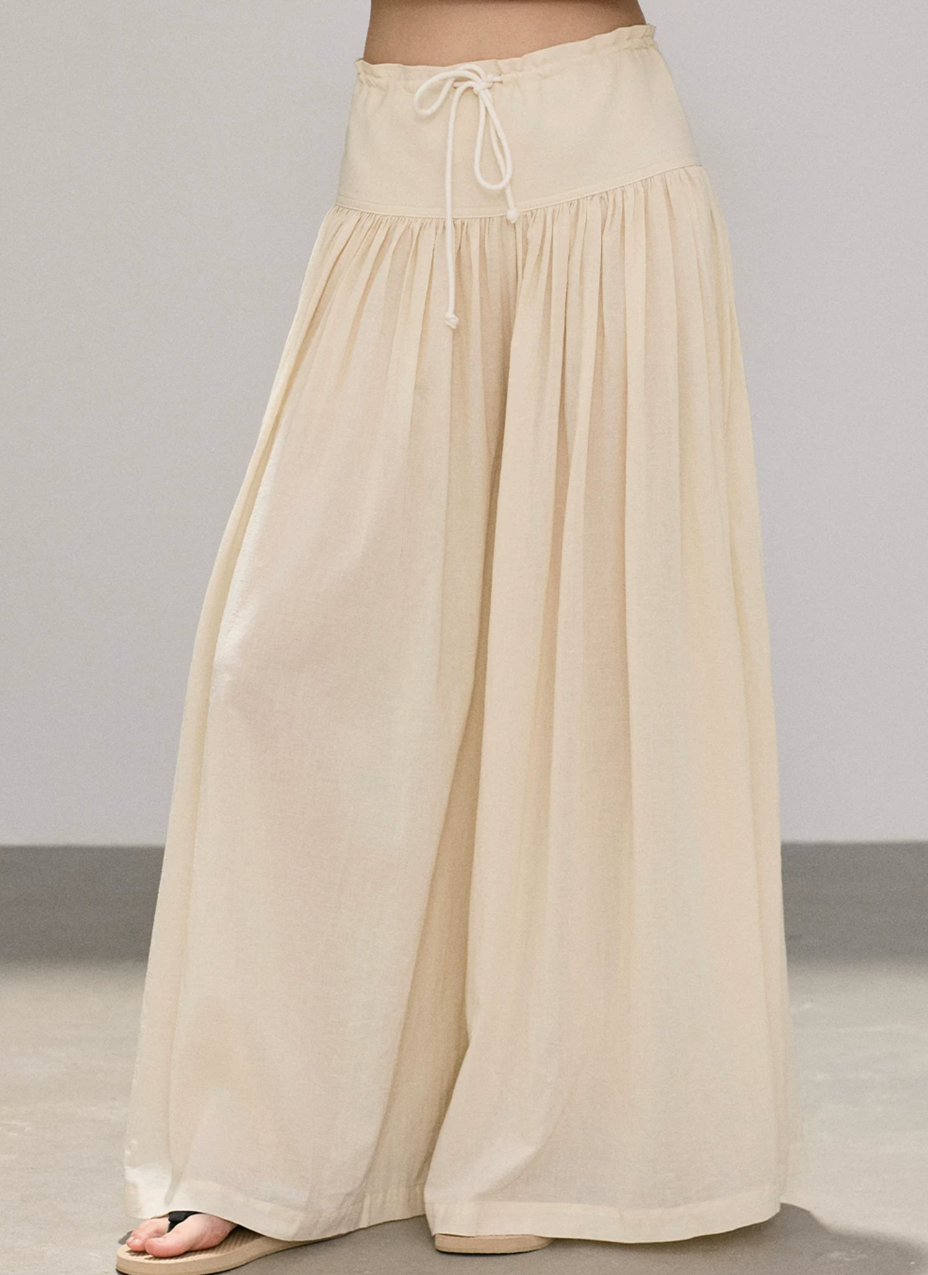 OIOI ESSE 100% cotton high-waisted trousers for women, loose and comfortable style, suitable for summer wear.