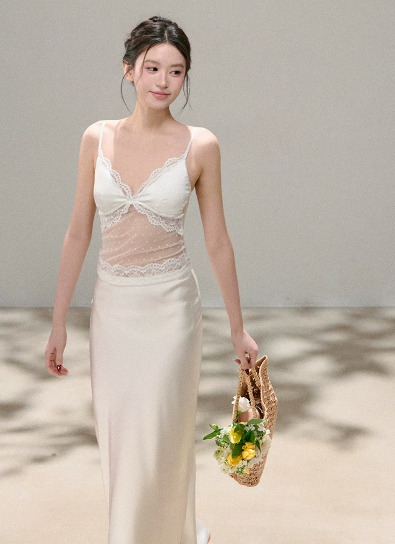 OIOI ESSE Women's figure-flattering satin mermaid skirt, perfect for spring and summer, elegant
