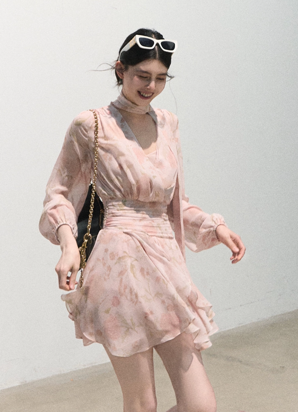 OAKMOO "A Beloved Cloud" V-neck pink long-sleeved bodysuit, summer vacation style