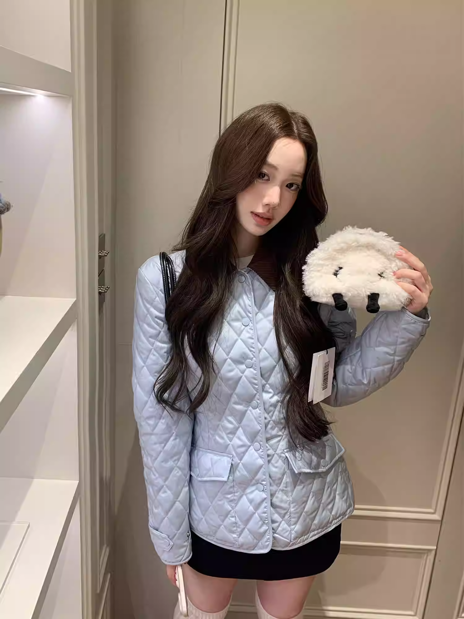 LaluneDuCiel women's cotton jacket with diamond pattern, lightweight, pearlescent, fitted style, contrasting collar, suitable for wearing at home.