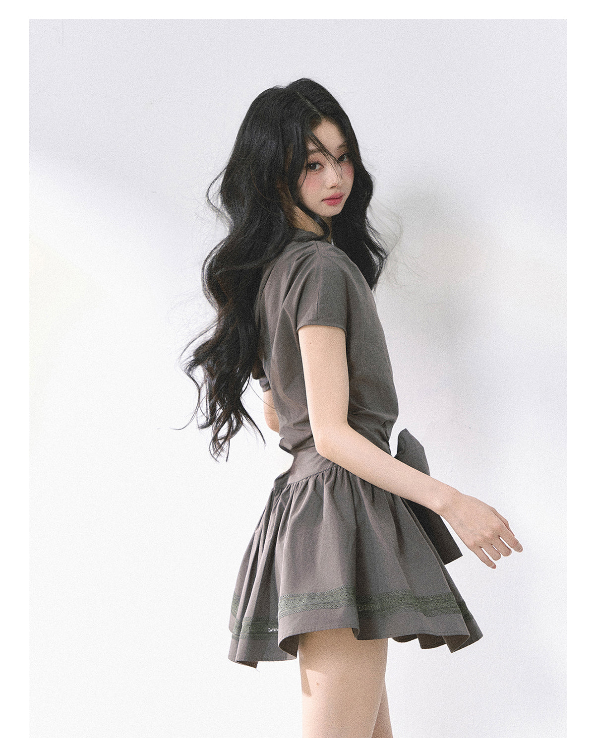 High-end French style off-the-shoulder dress for women in summer, short, fluffy, waist-hugging dress Shaoyeyan