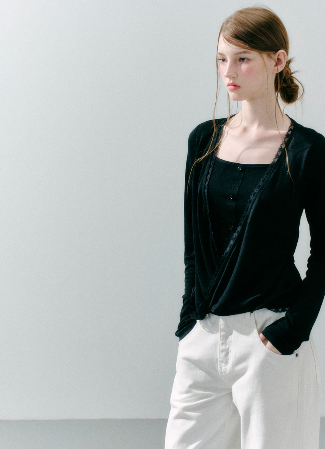 LOSTFOREST Sexy t-shirt with 70% Lyocell material, pleated lace collar, light and breathable, suitable for spring/hours